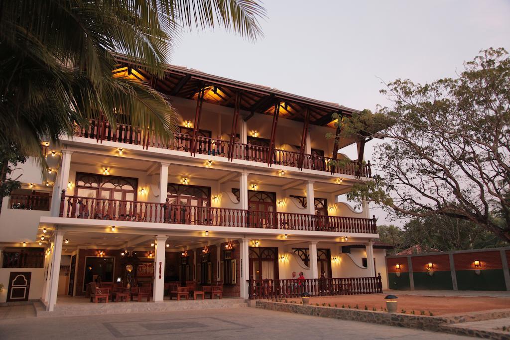 Wunderbar Beach Hotel Bentota Bagian luar foto