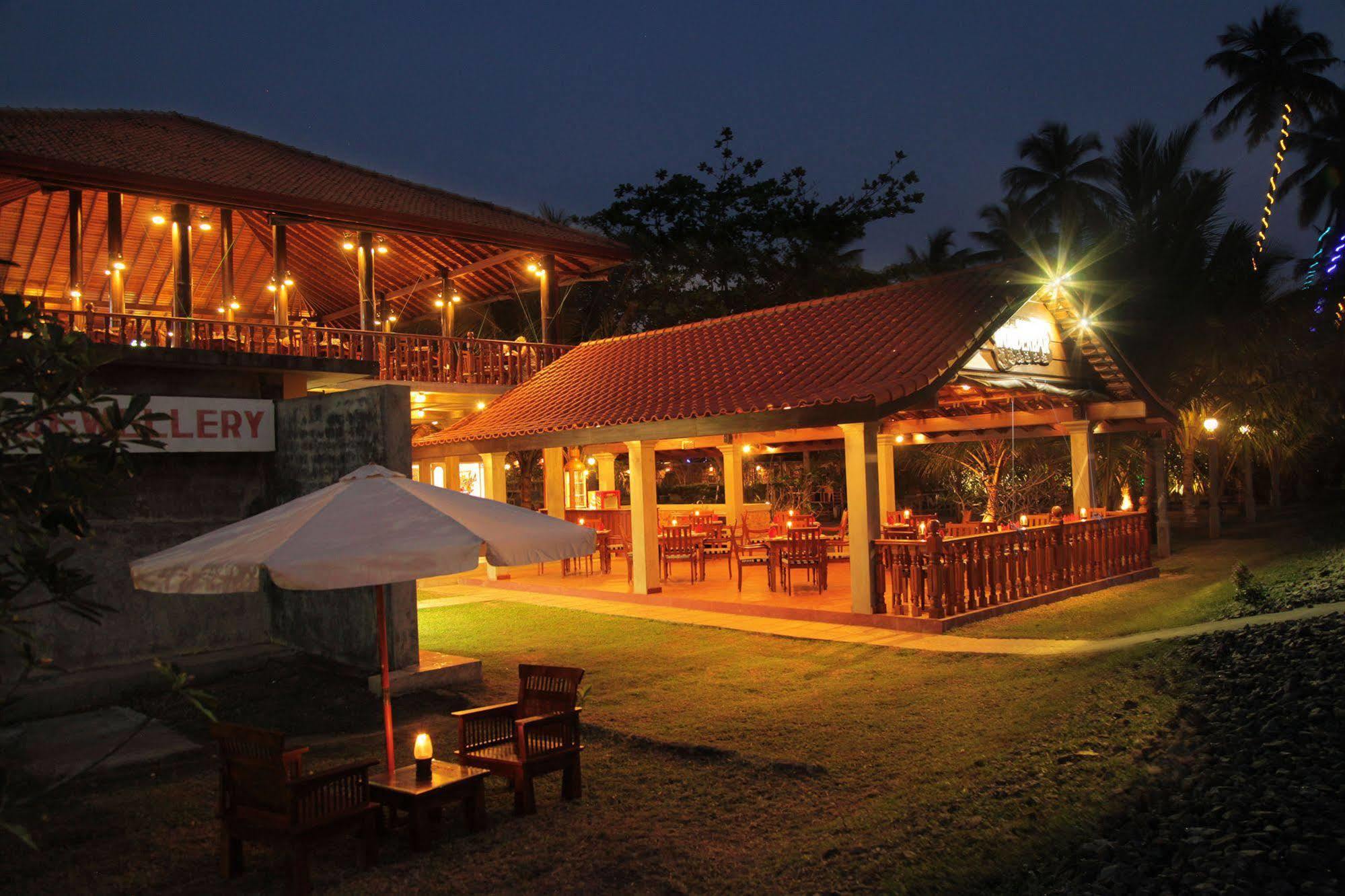 Wunderbar Beach Hotel Bentota Bagian luar foto